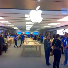 Магазин Apple и новый iPhone 5 в Канберре